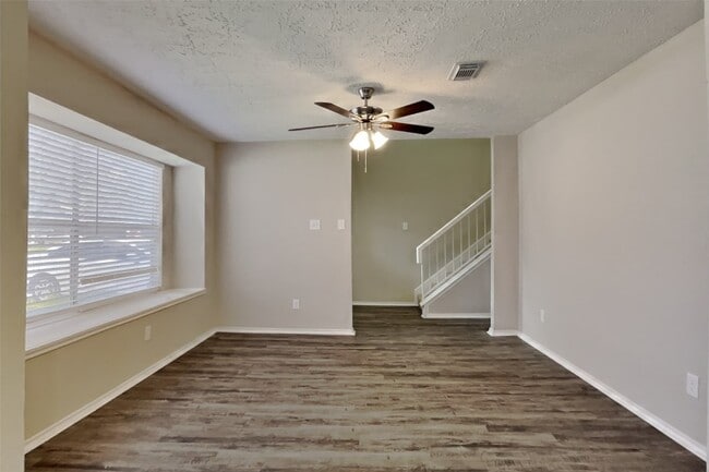 Photo - 2415 Pebbledowne Cir