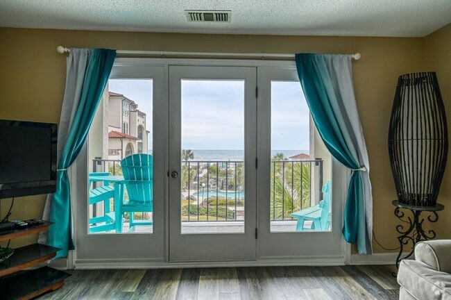Building Photo - FULLY FURNISHED OFF-SEASON RENTAL AT THE V...