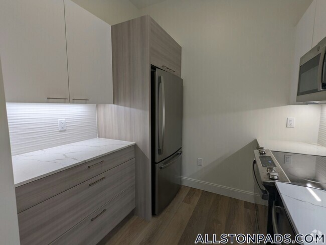 Building Photo - 1079 Commonwealth Ave Rental