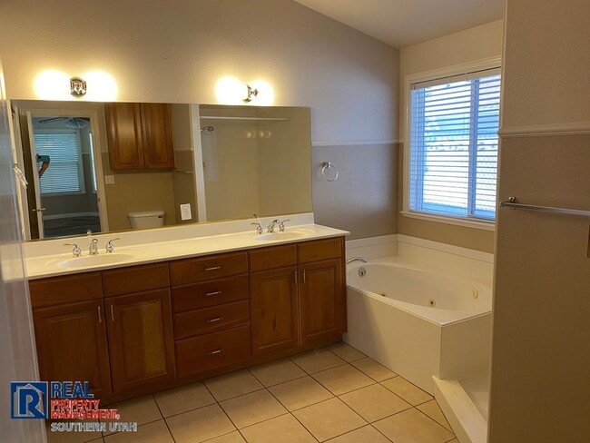 Photo - 4 Bedroom Home on cul-de-sac