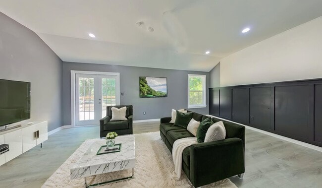 Photo - 415 Juniper Dr