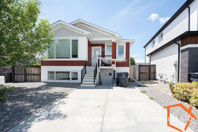 Building Photo - 2 Bedroom Basement Suite, Insuite Laundry, Assigned Parking