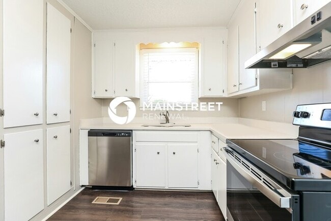 3 Bedroom Pet-Friendly Home in MURFREESBORO, TN with Main Street Renewal