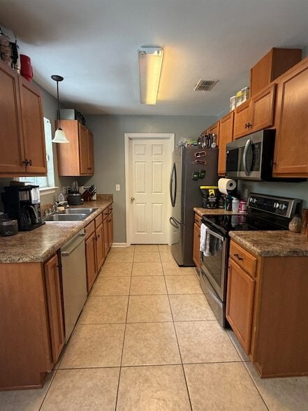 933 Splendor Rd