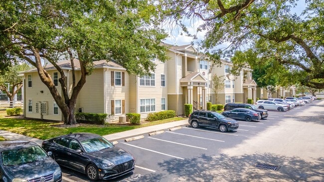 Exterior Building - Lakewood Shores Apartments