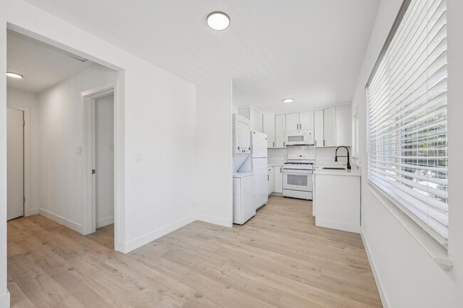 1120 Davis St Unit 1126 (Front)