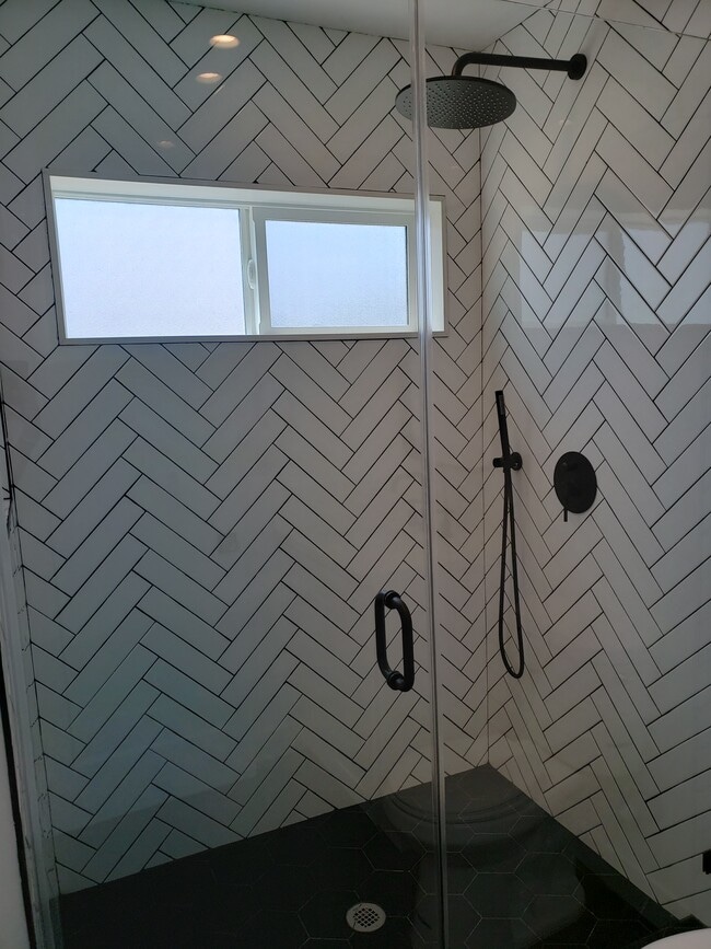 Master Bathroom - 3425 Edgehill Dr Townhome