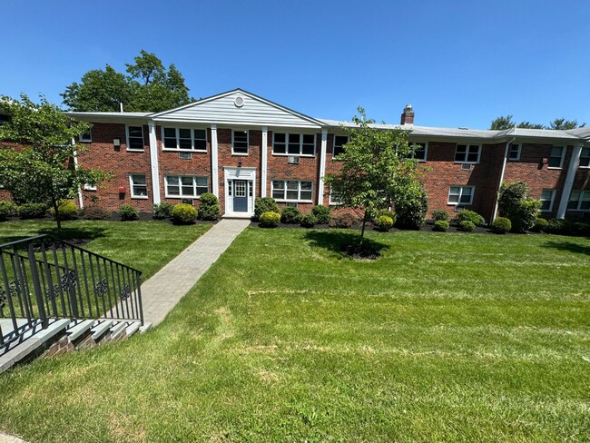 Meadowbrook Gardens - Meadowbrook Gardens Apartments