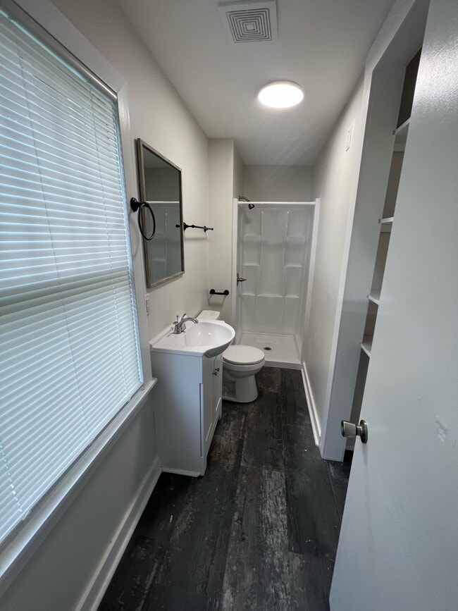 Photo - 405 Warley St Unit A