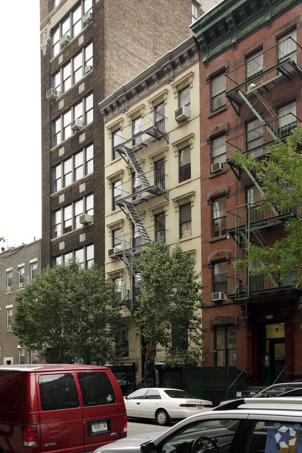 Photo - 7 E Third St