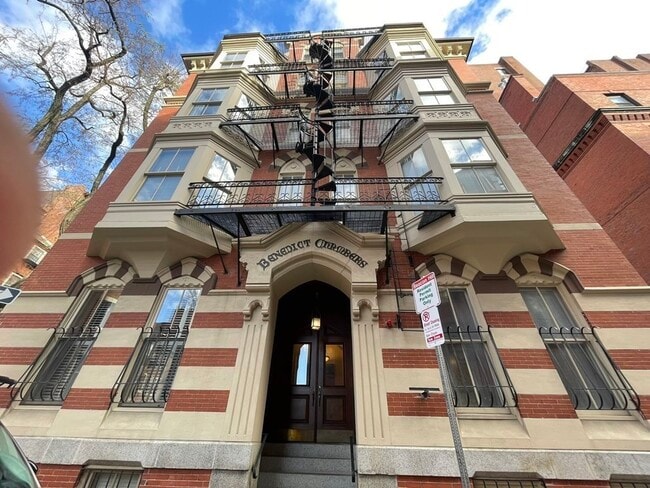 Building Photo - 3 Spruce St Unit 1B Rental