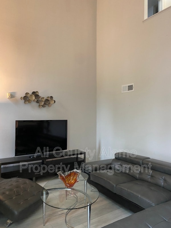 Photo - 8907 Willmon Way