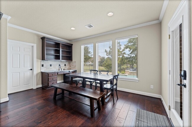 Photo - 10 Cayuga Pond Ct