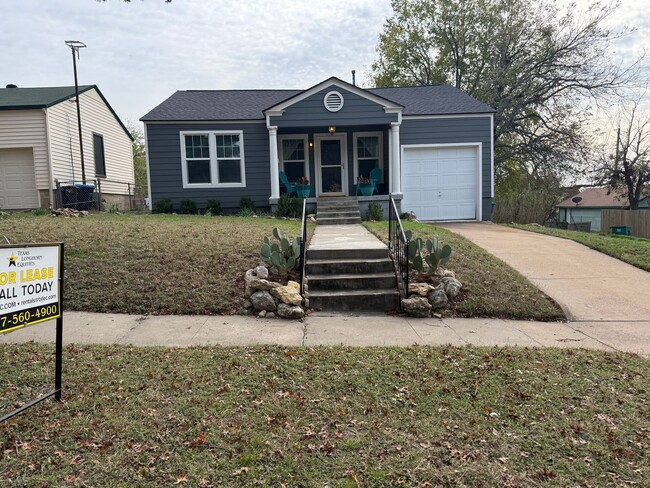 Building Photo - MOVE IN SPECIAL!! $800.00 off 1st FULL RENT!! Discover this beautifully updated 2 bed 1 bath 1 ca...