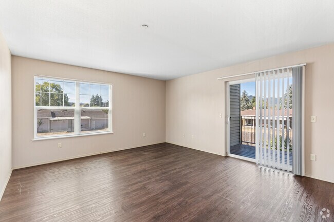 2BR, 2BA - 1,037SF - Living Room