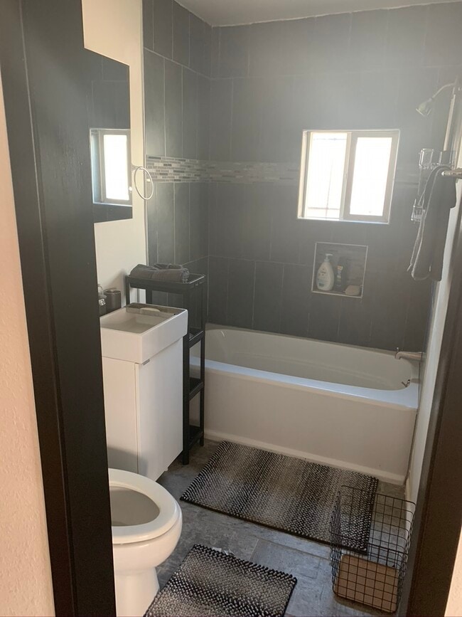 Photo - 2717 W Vernon Ave Unit 1/2