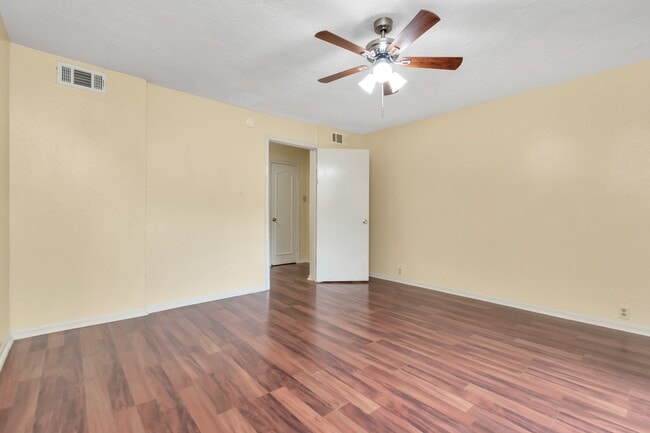 Photo - 4702 Cashel Cir Unidad True