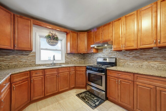 Photo - 1306 70th St