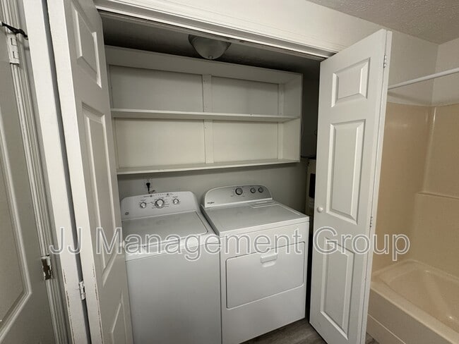 Photo - 1223 2nd St Unit Webster Apartments