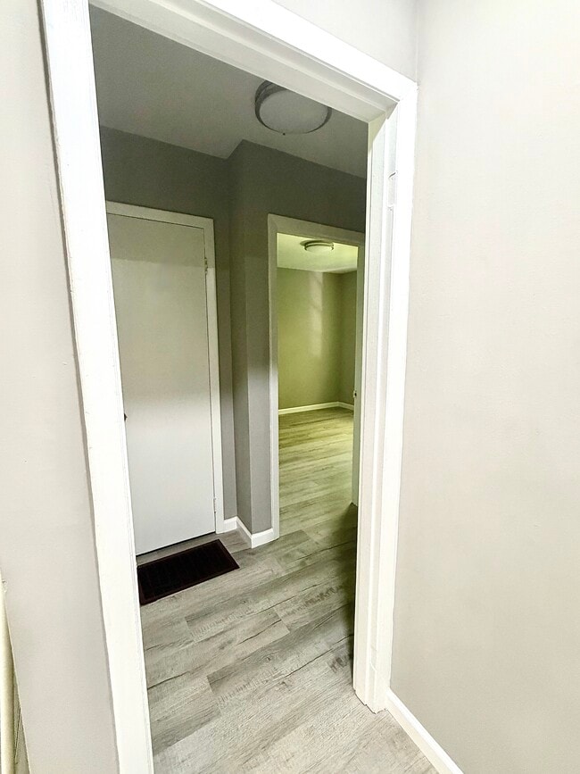Entry Area - easy access to surrounding rooms. - 125 Trio Ln Unit A