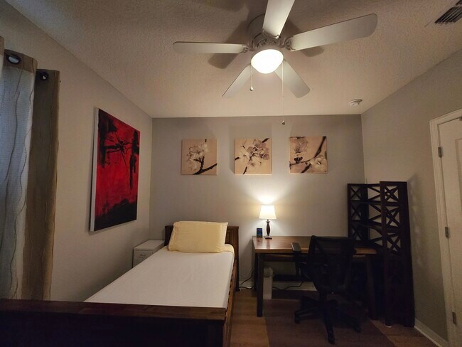 Photo - 384 Aberdeen Dr