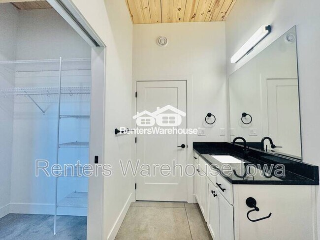 Photo - 2701 Ingersoll Ave Unit 311