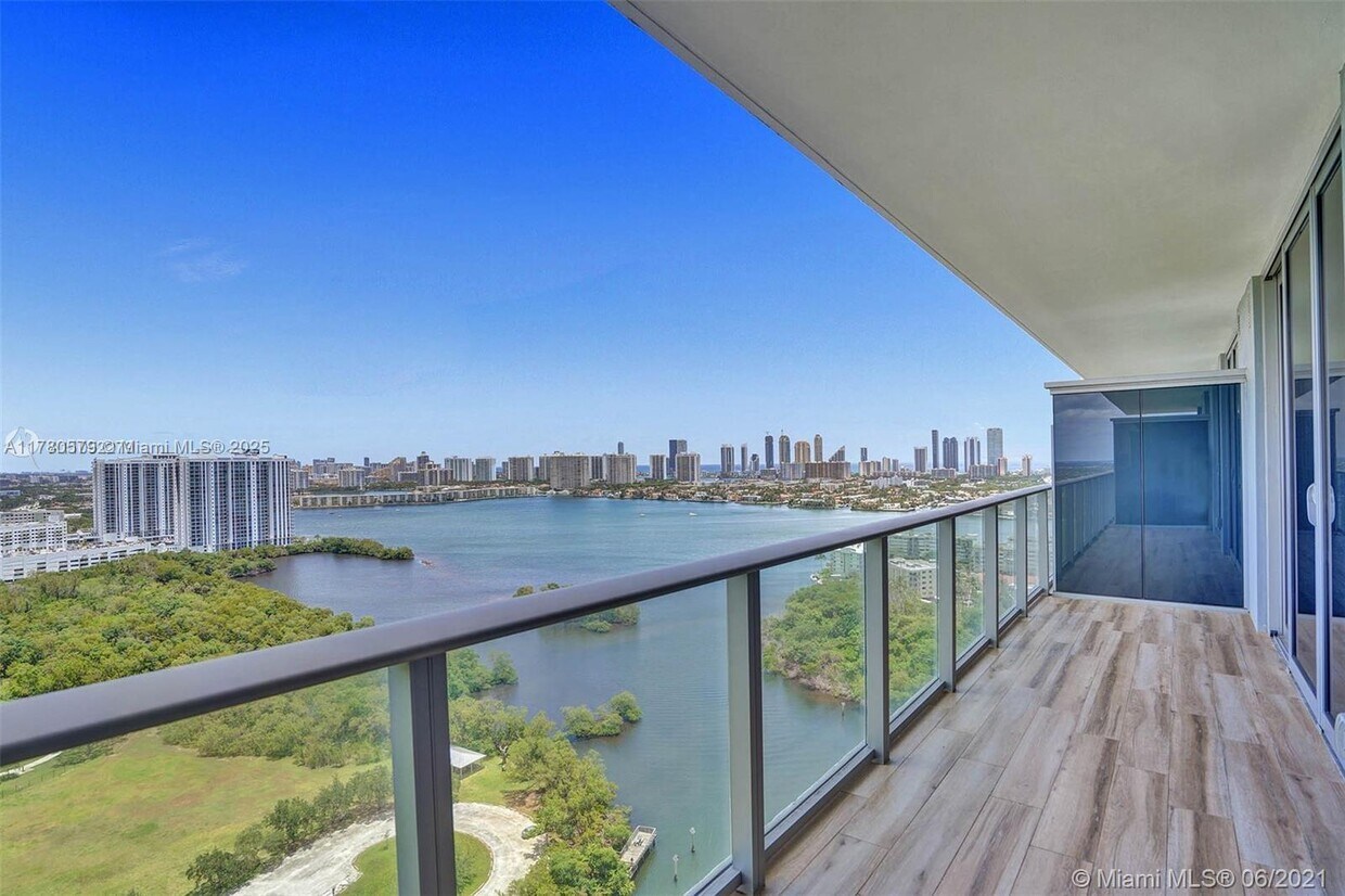 Photo - 2025 NE 164th St (North Miami Beach, FL)