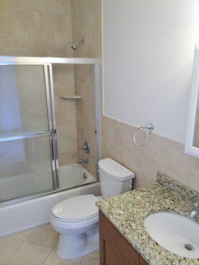 Photo - 2450 Lemoine Ave Unidad A