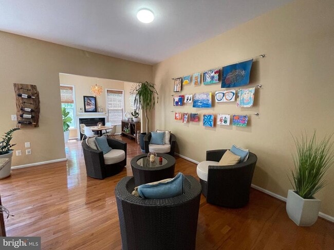 Photo - 22098 Avonworth Square