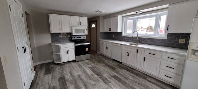 Photo - 572 Dinnerbell Rd