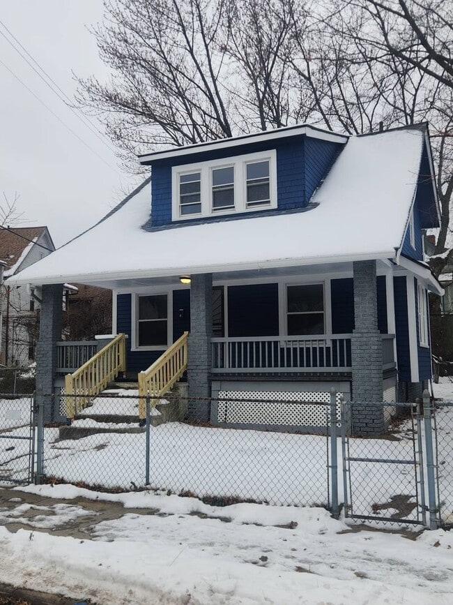 1140 E 144th St