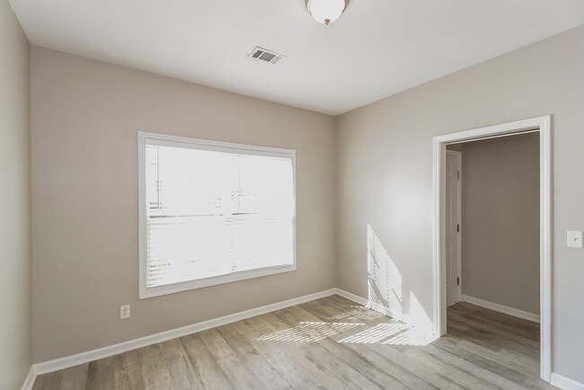 Photo - 312 Oakhaven Way