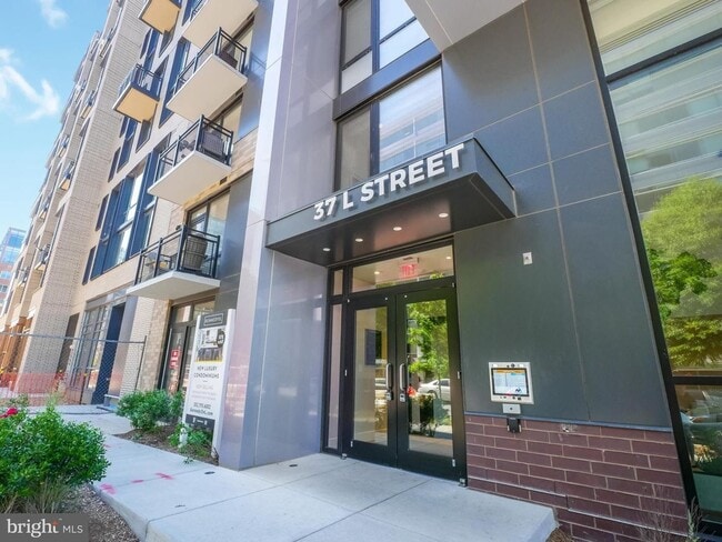 Photo - 37 L St SE