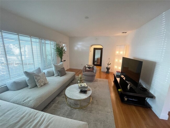 Photo - 1116 Biarritz Dr