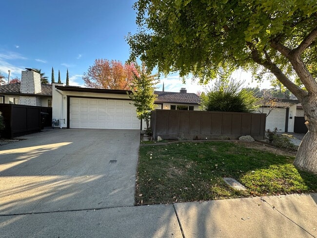 Building Photo - 312 N Riverside Dr