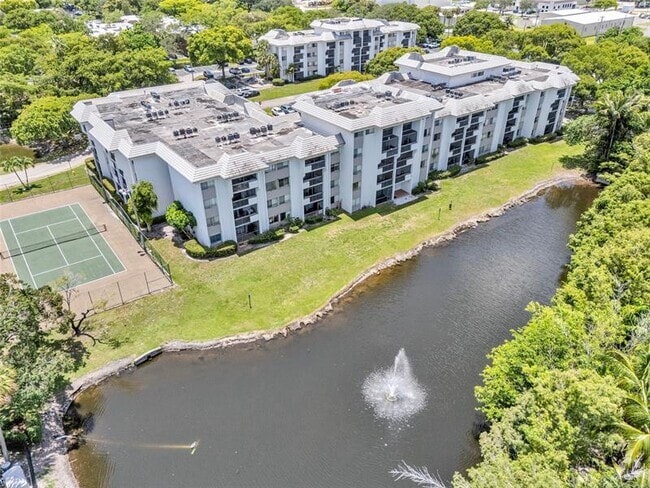 Building Photo - 721 N Pine Island Rd Unit 319 Rental