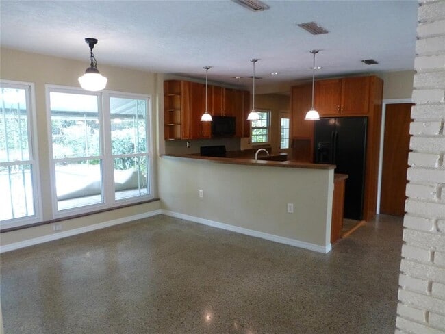 Photo - 513 Carolyne St