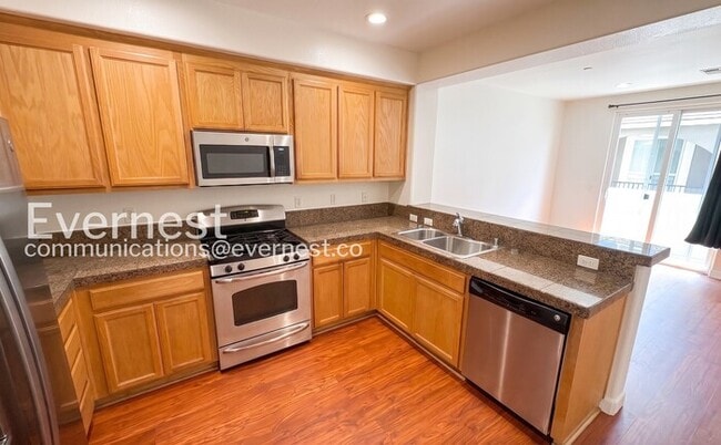 Photo - 3 Bed/3 Bath Townhome with Garage / Vouchers Accepted / Available Now!