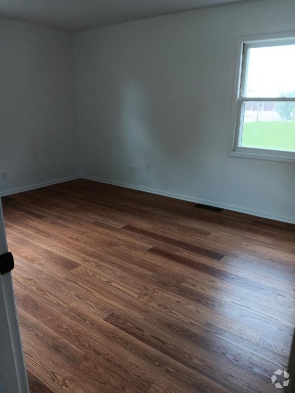 Building Photo - 103 N Russell St Rental