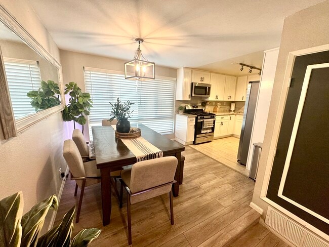 Photo - 1151 W Badillo St Unidad C