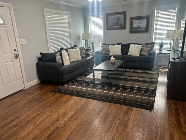 Photo - 3820 Collinwood Ave