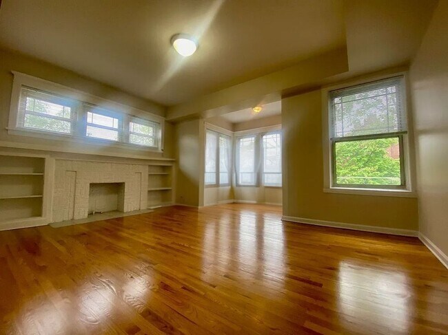 Photo - 7505 N Greenview Ave