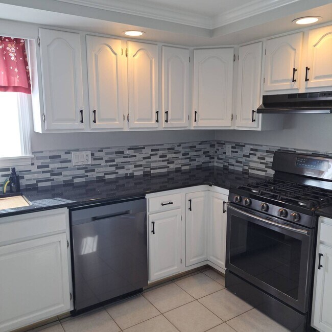 Photo - 2 Red Oak Dr