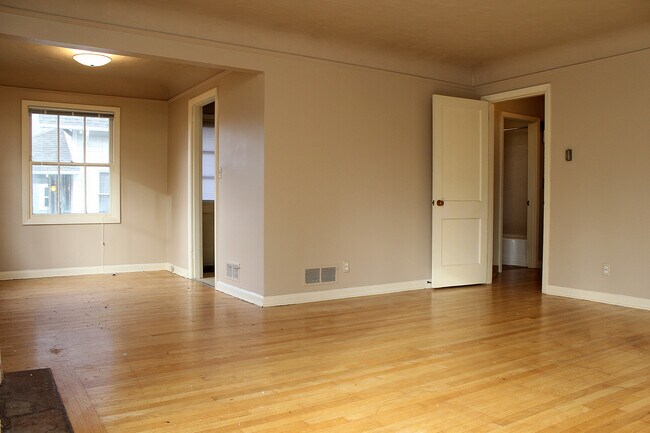 Photo - 5112/5116 NE 32nd Ave. Unidad 5112