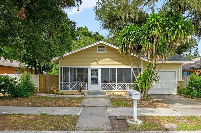 Building Photo - 1304 E 32nd Ave