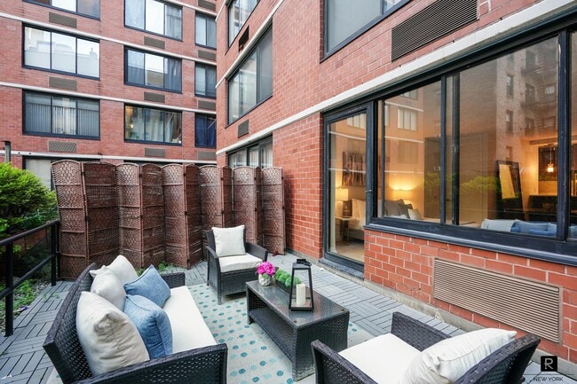 Photo - 215 W 95th St Unit 2-N
