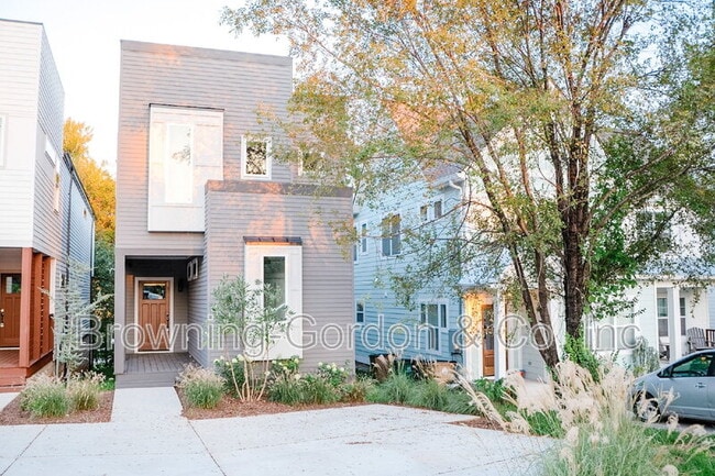 Building Photo - 2156 Byrum Ave