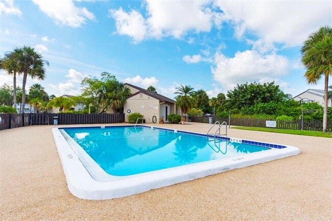 Photo - Incredible downtown location. Near shopping, beaches and restaurants! Unit D