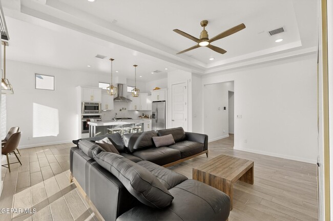 Photo - 905 Witton Pl