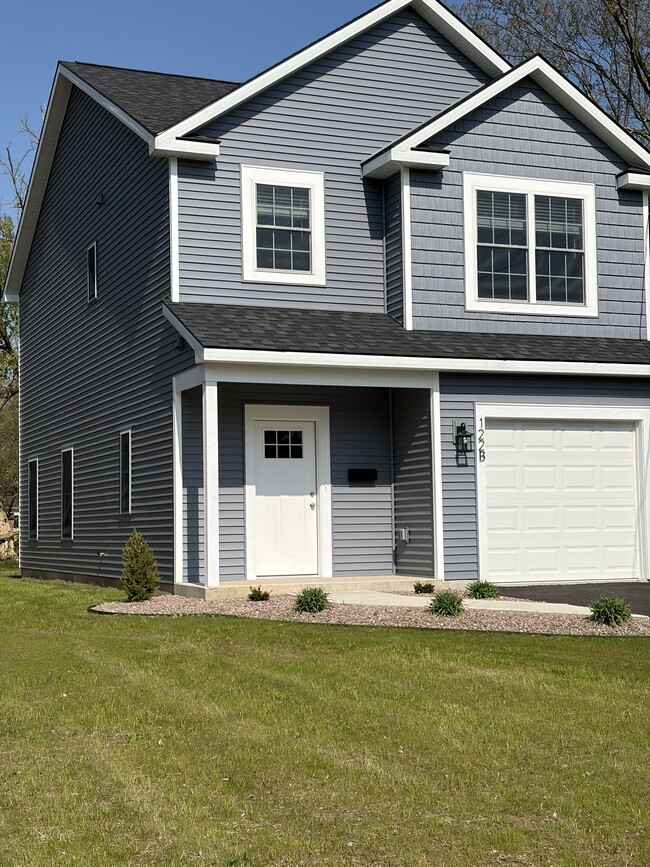 Building Photo - 122 Memphis St